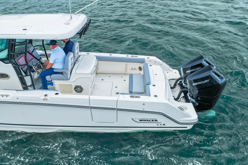 Slide: The Image of Boston Whaler 330 Outrage 2026 - 23