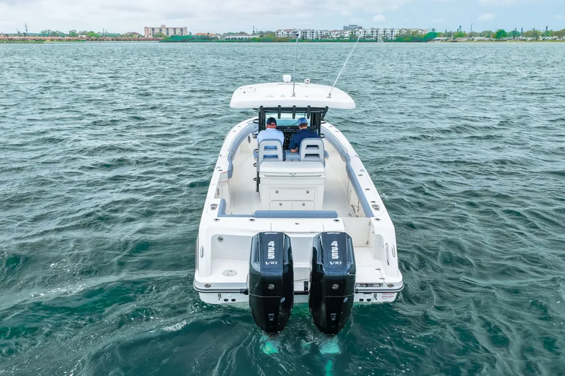 Slide: The Image of Boston Whaler 330 Outrage 2026 - 24