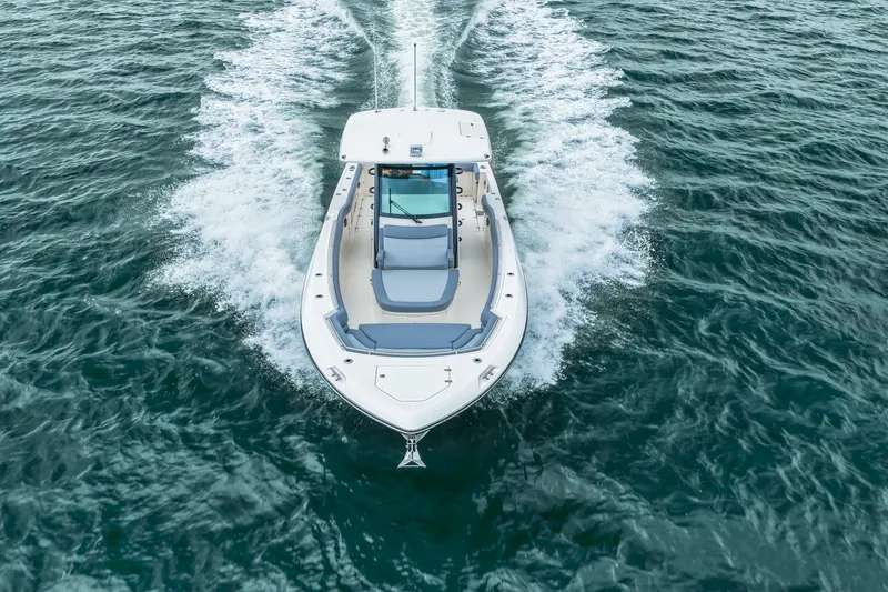 Slide: The Image of Boston Whaler 330 Outrage 2026 - 27