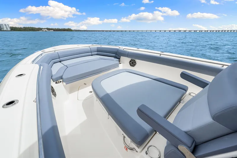 Slide: The Image of Boston Whaler 330 Outrage 2026 - 29