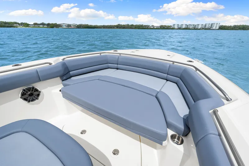 Slide: The Image of Boston Whaler 330 Outrage 2026 - 30