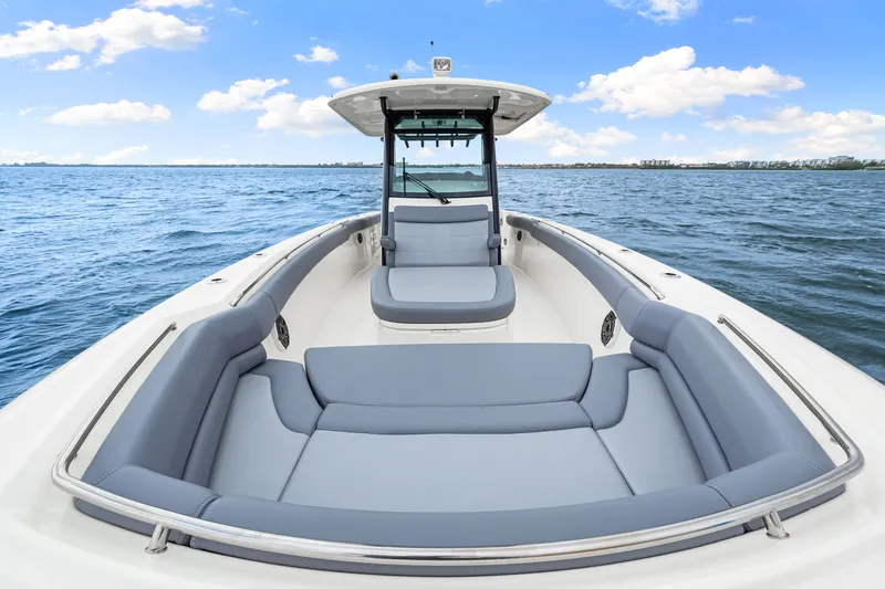 Slide: The Image of Boston Whaler 330 Outrage 2026 - 34
