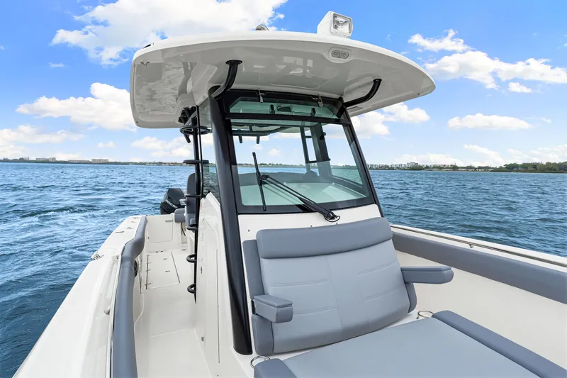 Slide: The Image of Boston Whaler 330 Outrage 2026 - 35