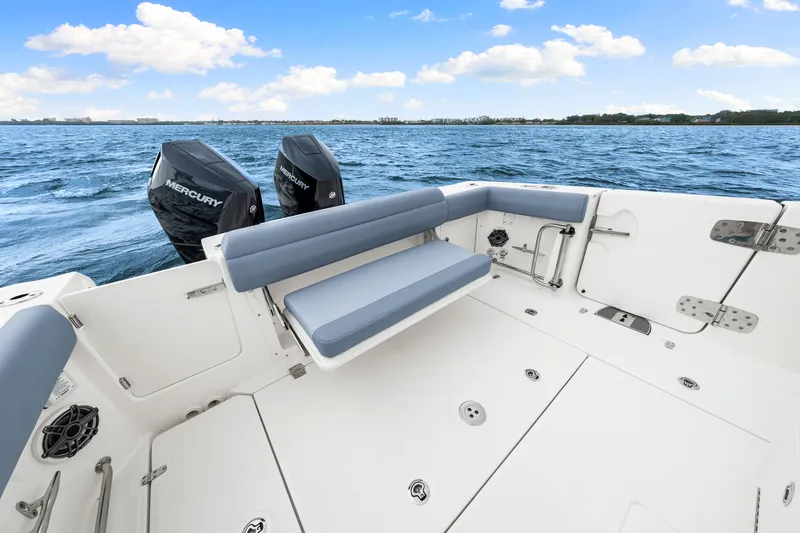 Slide: The Image of Boston Whaler 330 Outrage 2026 - 40