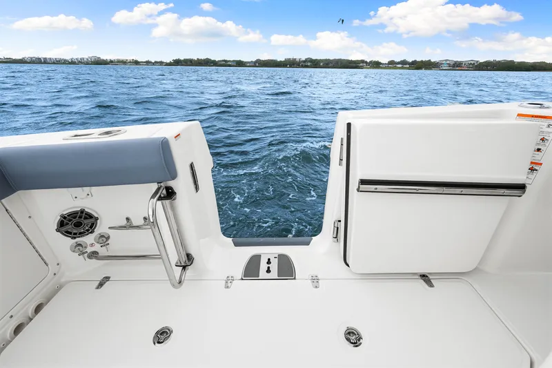 Slide: The Image of Boston Whaler 330 Outrage 2026 - 42