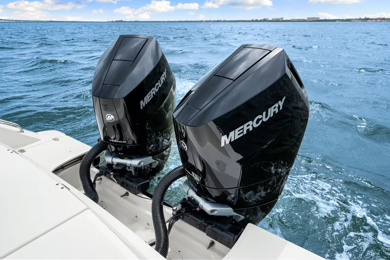 Slide: The Image of Boston Whaler 330 Outrage 2026 - 47