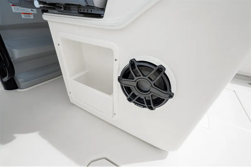 Slide: The Image of Boston Whaler 330 Outrage 2026 - 48