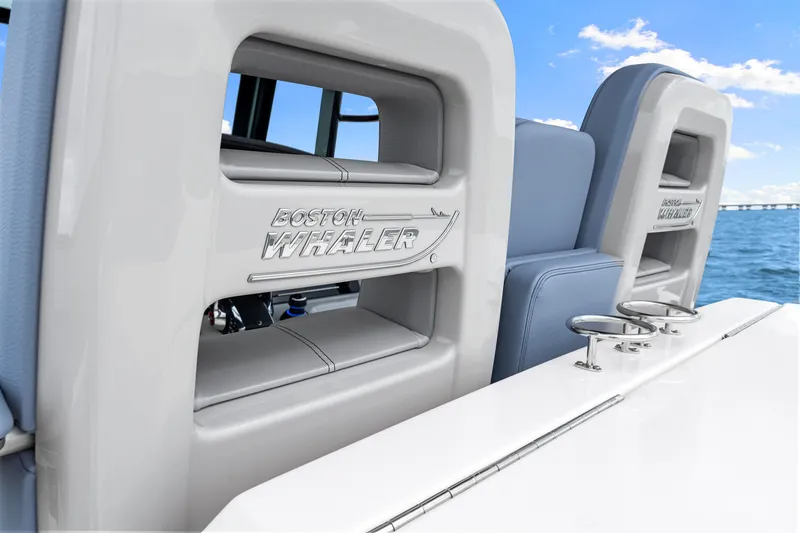 Slide: The Image of Boston Whaler 330 Outrage 2026 - 49