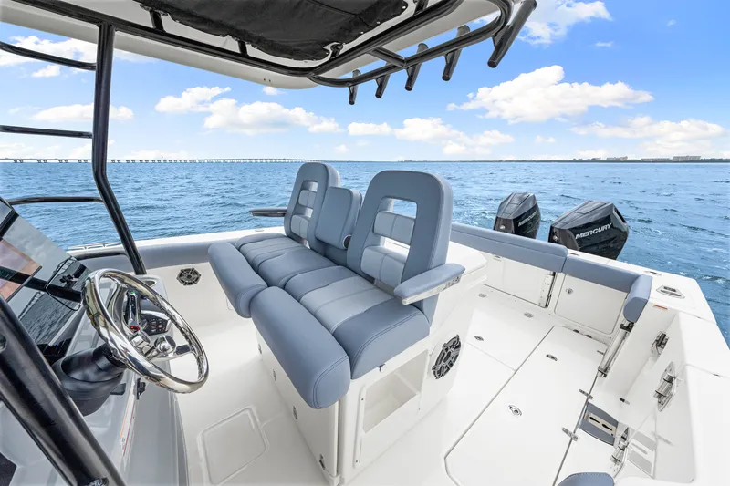 Slide: The Image of Boston Whaler 330 Outrage 2026 - 50