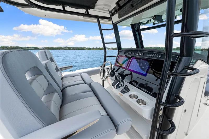 Slide: The Image of Boston Whaler 330 Outrage 2026 - 52