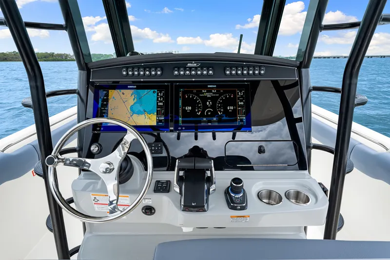 Slide: The Image of Boston Whaler 330 Outrage 2026 - 53