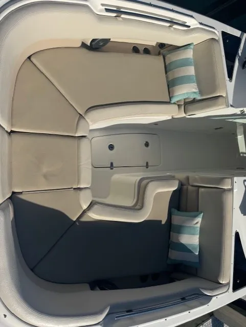 Slide: The Image of Boston Whaler 320 VANTAGE 2016 - 10