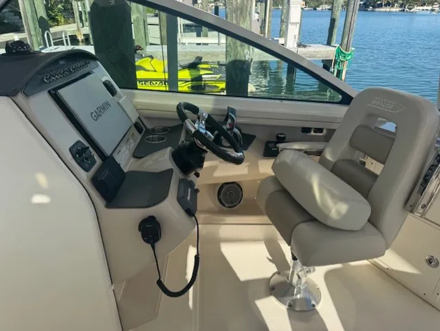 Slide: The Image of Boston Whaler 320 VANTAGE 2016 - 14