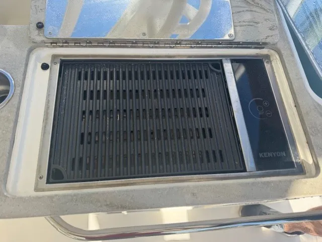 Slide: The Image of Boston Whaler 320 VANTAGE 2016 - 18