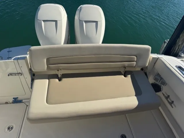 Slide: The Image of Boston Whaler 320 VANTAGE 2016 - 22