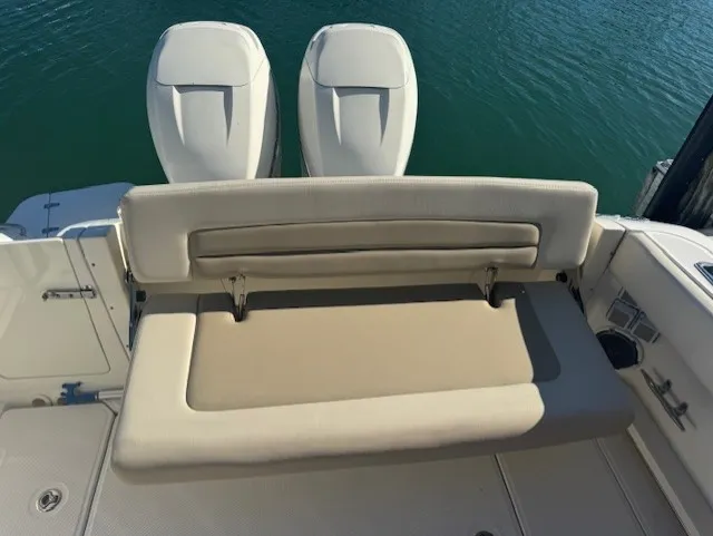 Slide: The Image of Boston Whaler 320 VANTAGE 2016 - 23