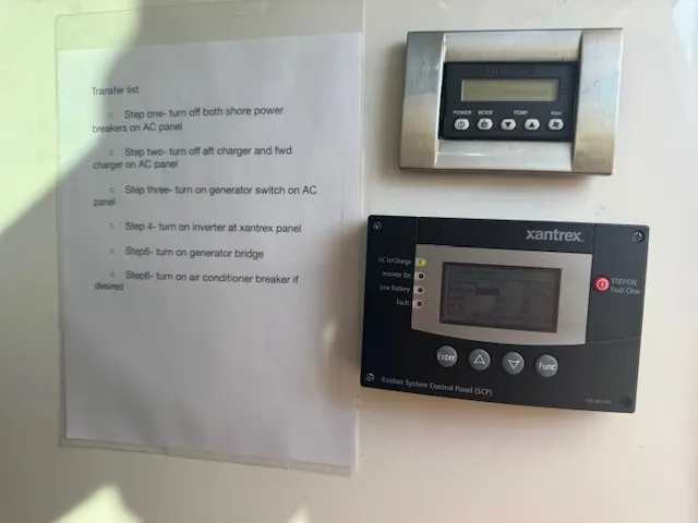 Slide: The Image of Boston Whaler 320 VANTAGE 2016 - 31