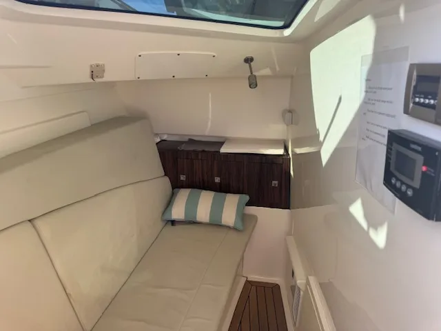 Slide: The Image of Boston Whaler 320 VANTAGE 2016 - 33