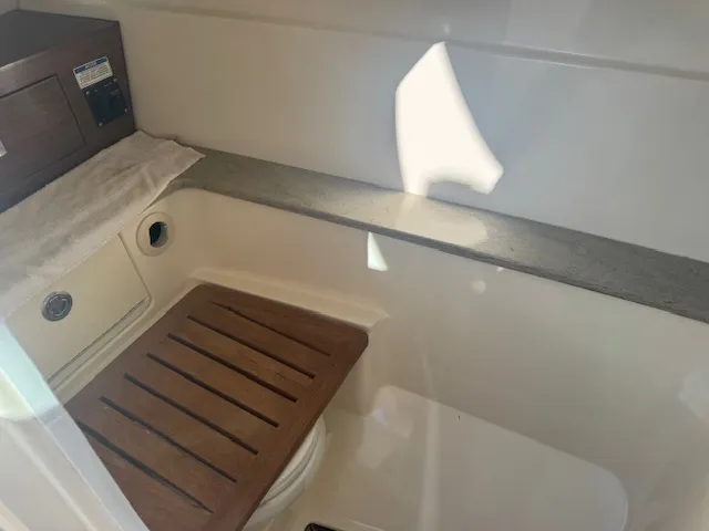 Slide: The Image of Boston Whaler 320 VANTAGE 2016 - 35