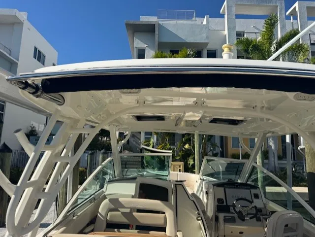 Slide: The Image of Boston Whaler 320 VANTAGE 2016 - 38