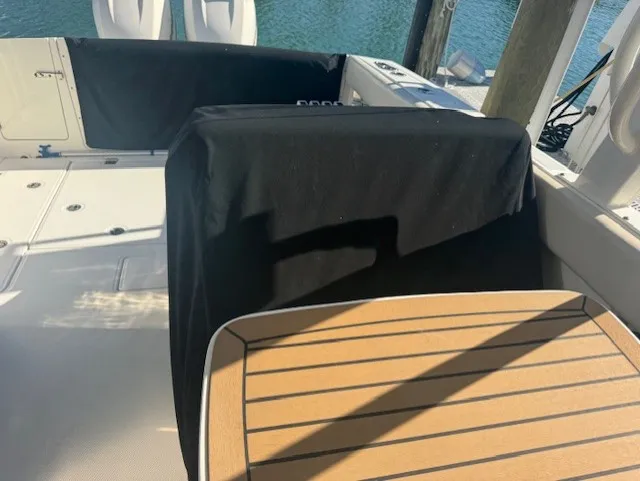 Slide: The Image of Boston Whaler 320 VANTAGE 2016 - 5