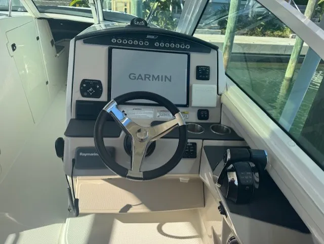 Slide: The Image of Boston Whaler 320 VANTAGE 2016 - 7