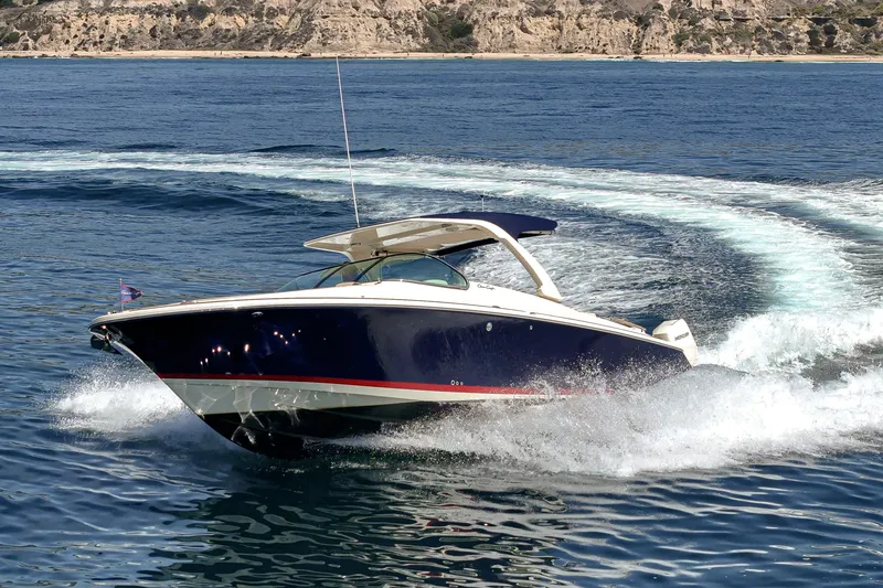 Slide: The Image of Chris-Craft LAUNCH 35 GT 2024 - 10