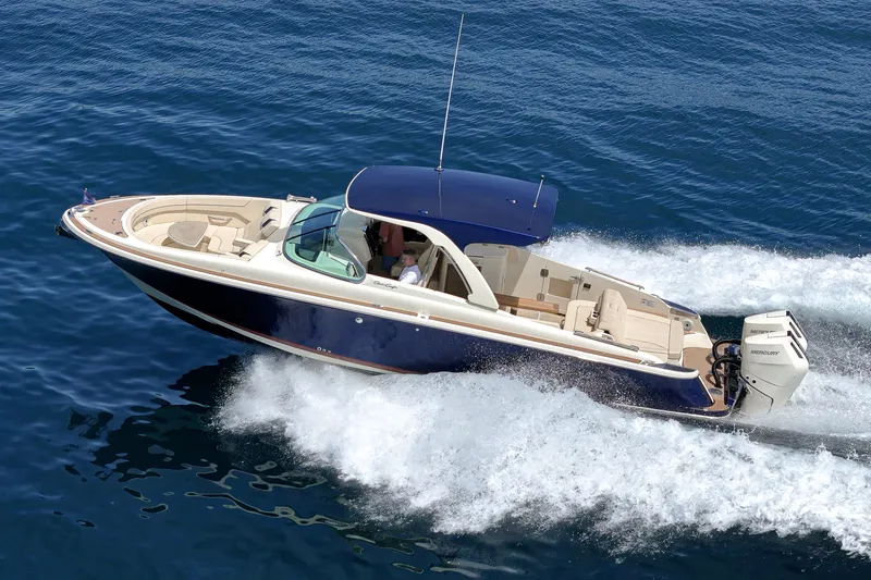 Slide: The Image of Chris-Craft LAUNCH 35 GT 2024 - 16