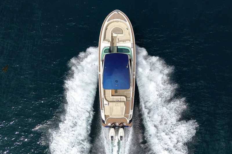 Slide: The Image of Chris-Craft LAUNCH 35 GT 2024 - 18