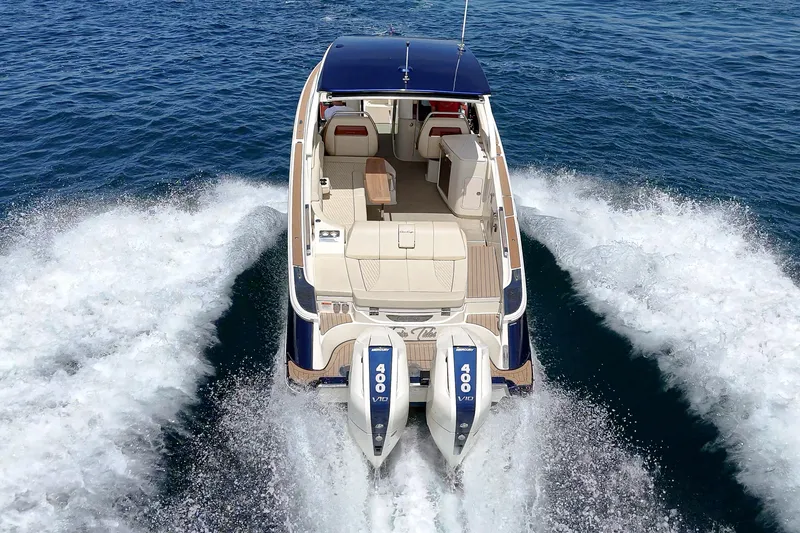 Slide: The Image of Chris-Craft LAUNCH 35 GT 2024 - 30