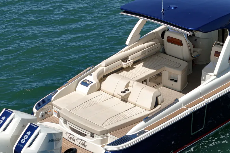 Slide: The Image of Chris-Craft LAUNCH 35 GT 2024 - 38