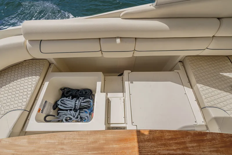 Slide: The Image of Chris-Craft LAUNCH 35 GT 2024 - 46