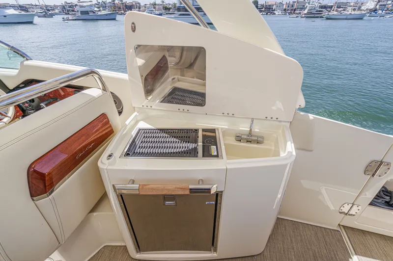 Slide: The Image of Chris-Craft LAUNCH 35 GT 2024 - 48