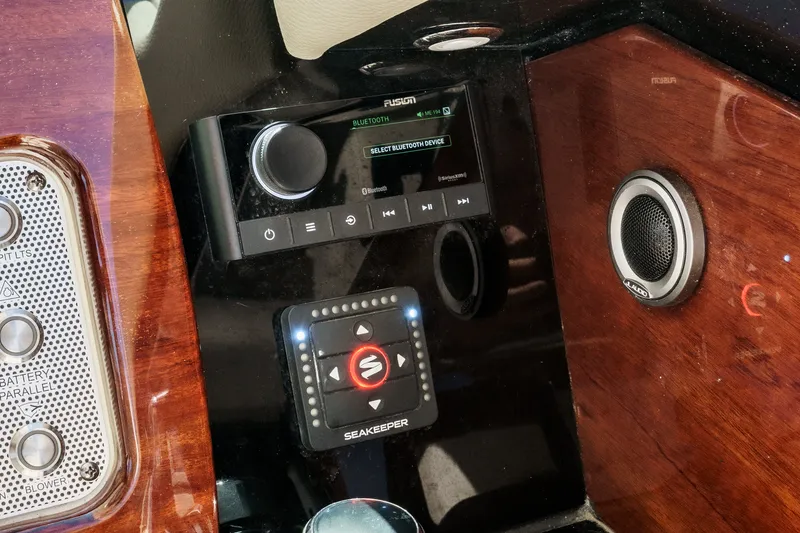 Slide: The Image of Chris-Craft LAUNCH 35 GT 2024 - 56