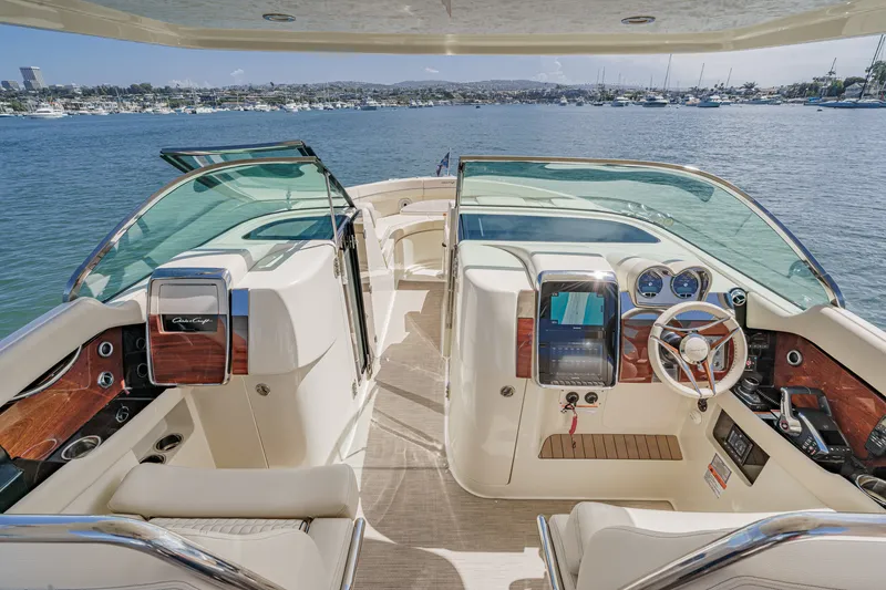 Slide: The Image of Chris-Craft LAUNCH 35 GT 2024 - 59