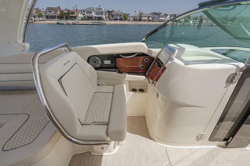 Slide: The Image of Chris-Craft LAUNCH 35 GT 2024 - 63