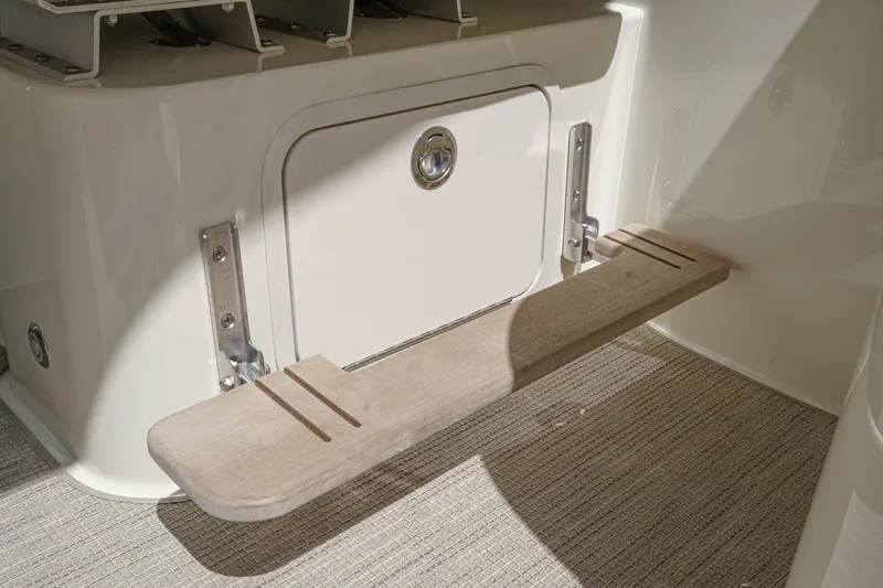 Slide: The Image of Chris-Craft LAUNCH 35 GT 2024 - 64