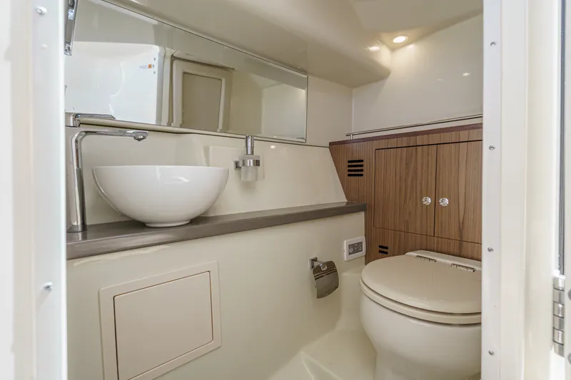 Slide: The Image of Chris-Craft LAUNCH 35 GT 2024 - 66