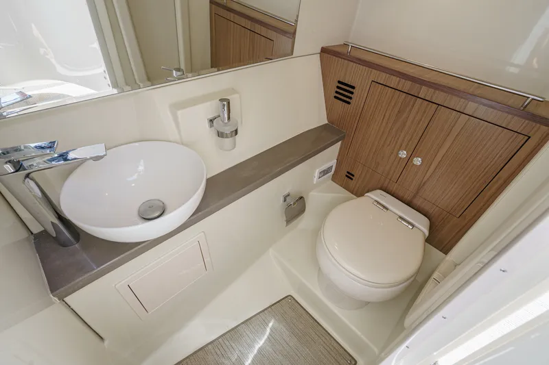 Slide: The Image of Chris-Craft LAUNCH 35 GT 2024 - 67