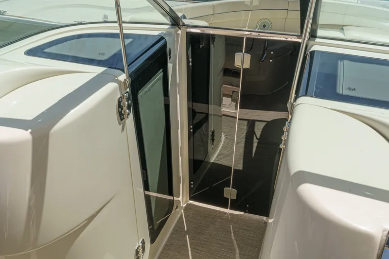 Slide: The Image of Chris-Craft LAUNCH 35 GT 2024 - 68