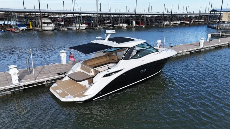 Slide: The Image of Sea Ray Sundancer 320 2026 - 1