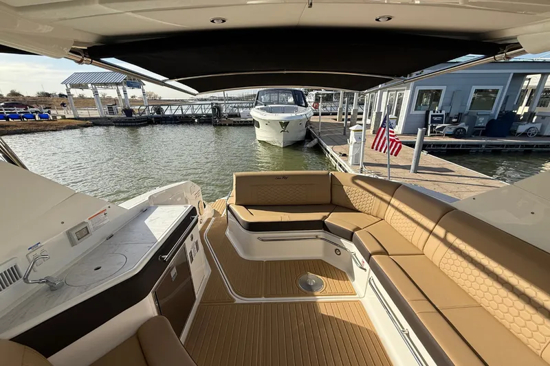 Slide: The Image of Sea Ray Sundancer 320 2026 - 10