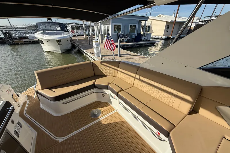 Slide: The Image of Sea Ray Sundancer 320 2026 - 11