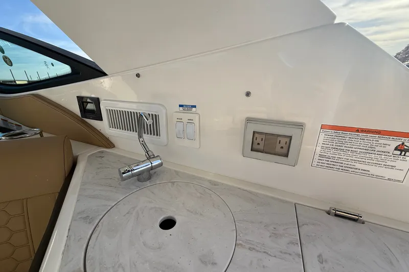 Slide: The Image of Sea Ray Sundancer 320 2026 - 16