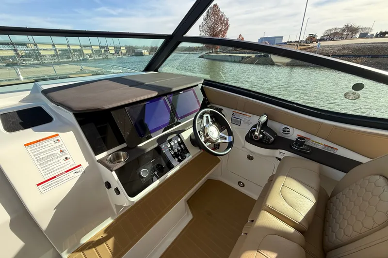 Slide: The Image of Sea Ray Sundancer 320 2026 - 20