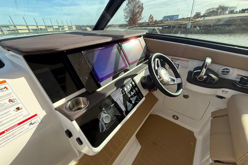 Slide: The Image of Sea Ray Sundancer 320 2026 - 21