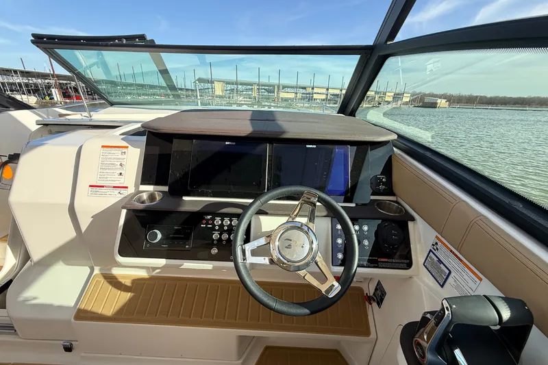 Slide: The Image of Sea Ray Sundancer 320 2026 - 22