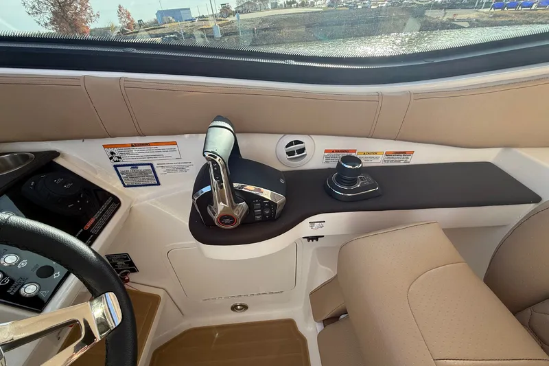 Slide: The Image of Sea Ray Sundancer 320 2026 - 24