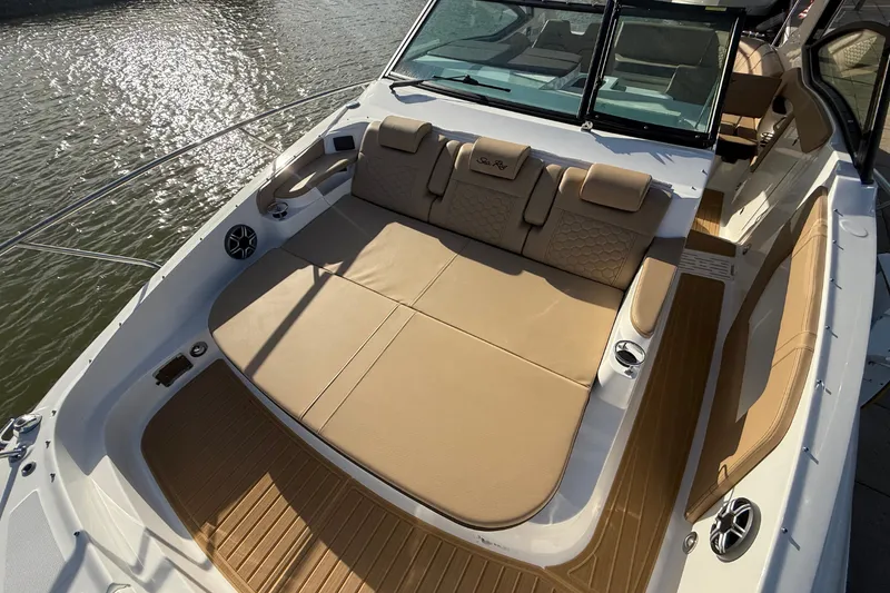 Slide: The Image of Sea Ray Sundancer 320 2026 - 26
