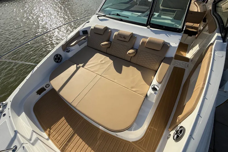 Slide: The Image of Sea Ray Sundancer 320 2026 - 27